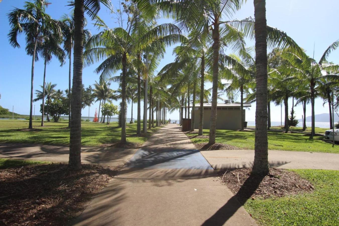 Aquarius Esplanade Retreat Apartment Cairns Exterior photo